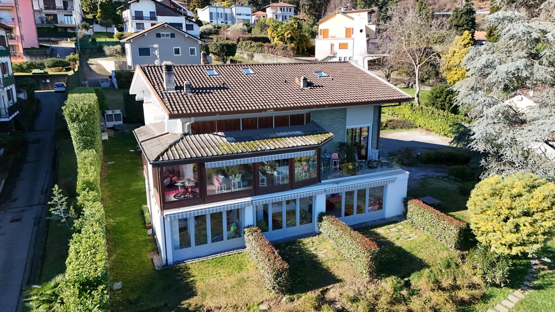 Villa in Stresa, Piedmont, Italy 1 - 10740301