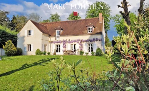 House in Senlis, Hauts-de-France, France 1