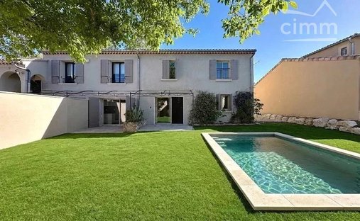 Country House in Nevons-route d'Apt, L'Isle-sur-la-Sorgue, France 1