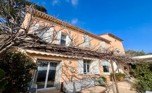 House in Le Revest-les-Eaux, Provence-Alpes-Côte d'Azur, France 1