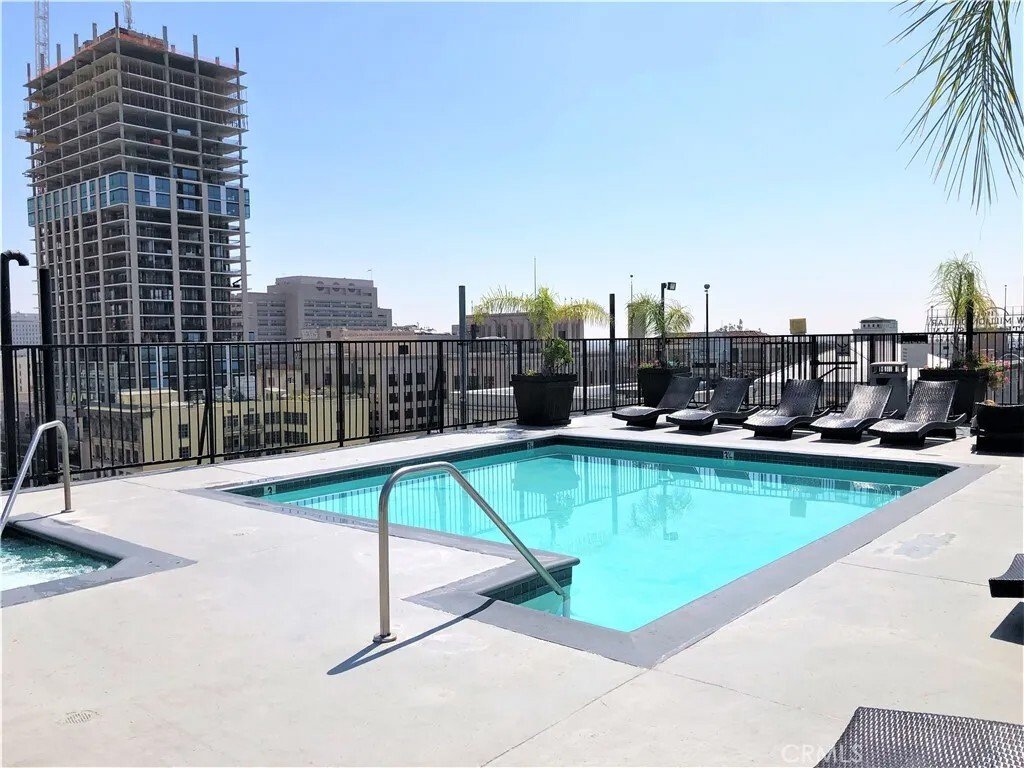 Condo in Los Angeles, California, United States 3 - 17331471