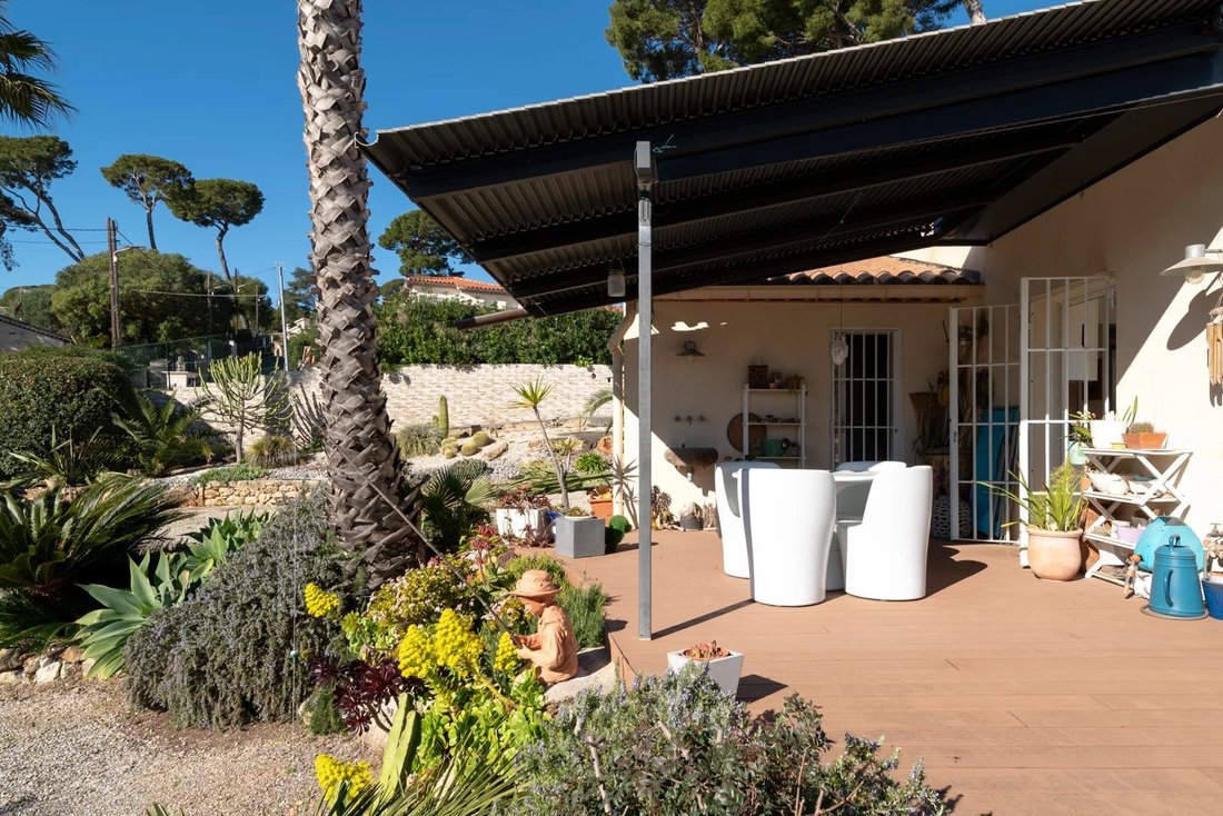 Villa in Antibes, Provence-Alpes-Côte d'Azur, France 3 - 17331702