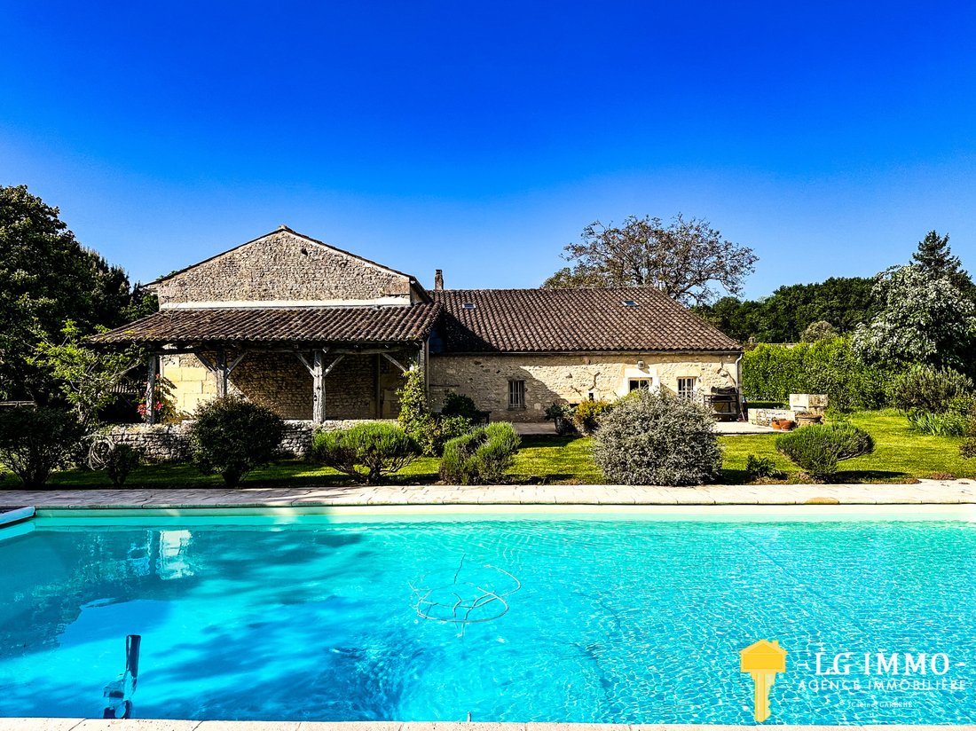 Estate in Saint-Germain-du-Seudre, Nouvelle-Aquitaine, France 2 - 17332102