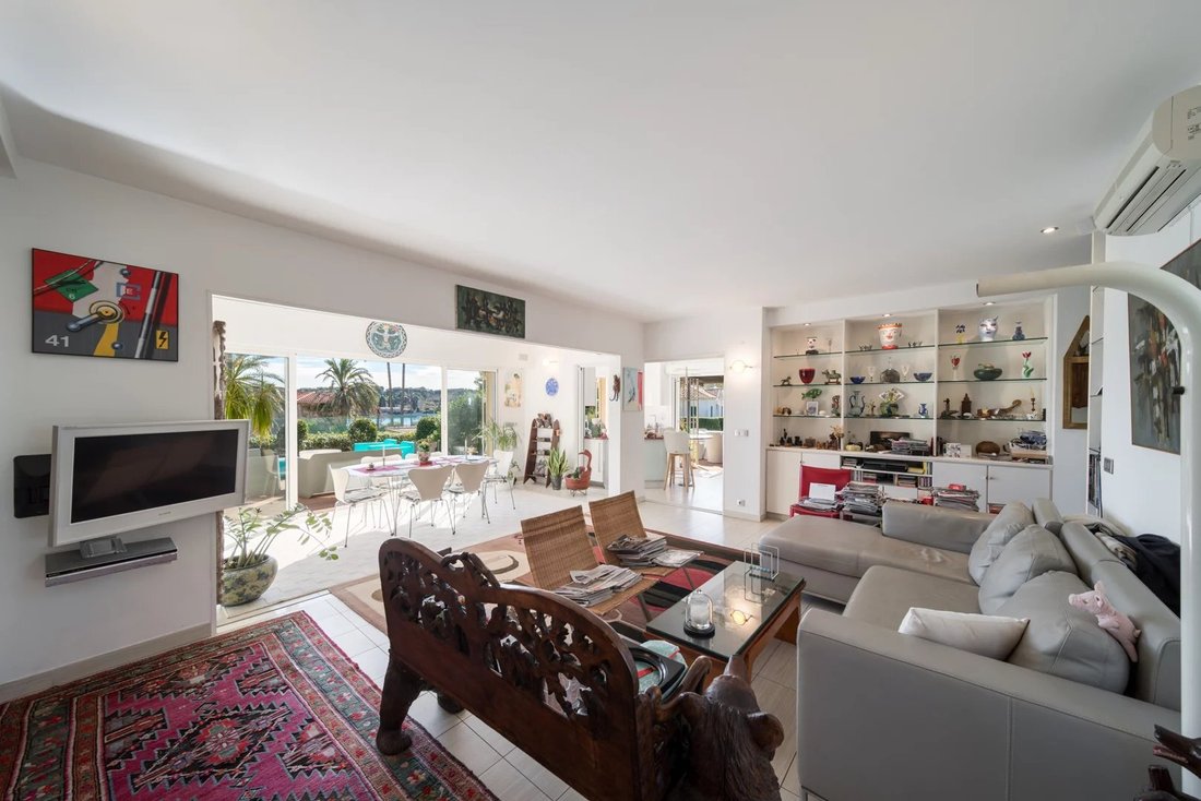 Villa in Antibes, Provence-Alpes-Côte d'Azur, France 4 - 17331702