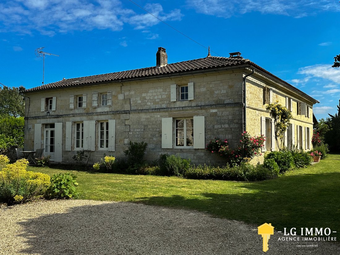 Estate in Saint-Germain-du-Seudre, Nouvelle-Aquitaine, France 1 - 17332102