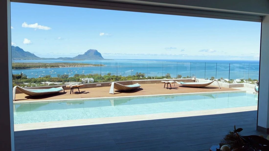 Penthouse in Grande Riviere Noire, Rivière Noire District, Mauritius 1 - 17331895