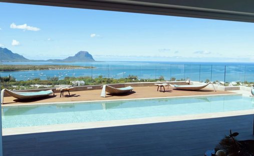 Penthouse in Grande Riviere Noire, Rivière Noire District, Mauritius 1