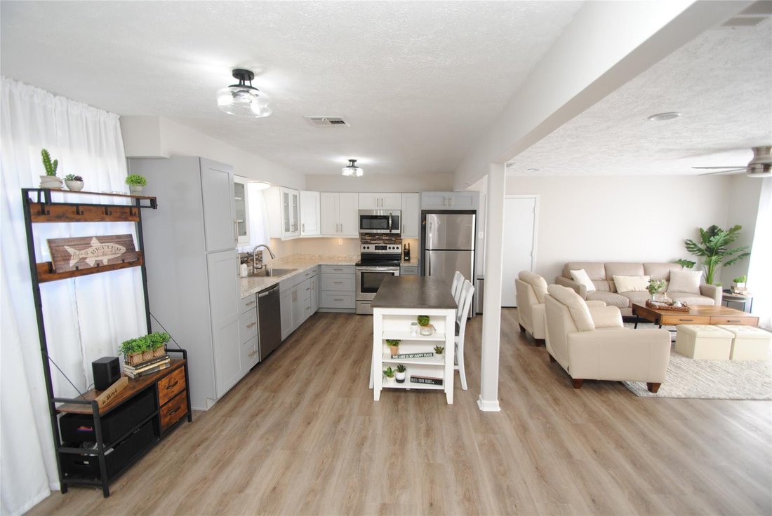 House in Point Blank, Texas, United States 5 - 17331356