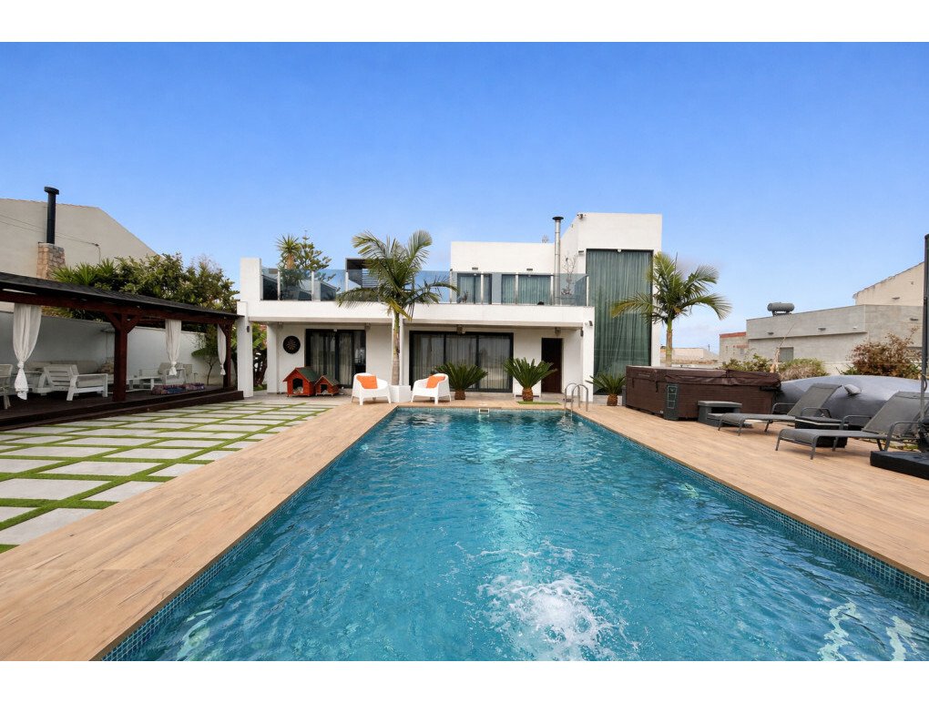 Villa in Torrevieja, Valencian Community, Spain 2 - 17331240