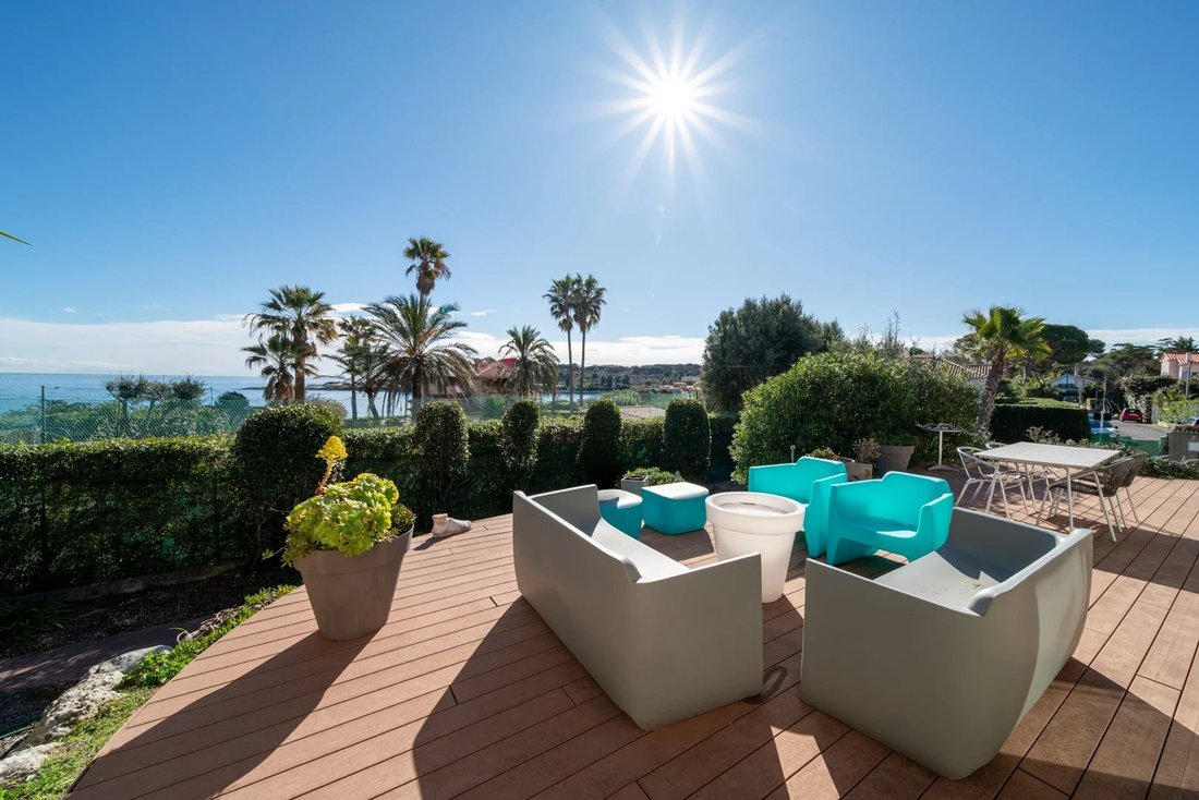 Villa in Antibes, Provence-Alpes-Côte d'Azur, France 2 - 17331702