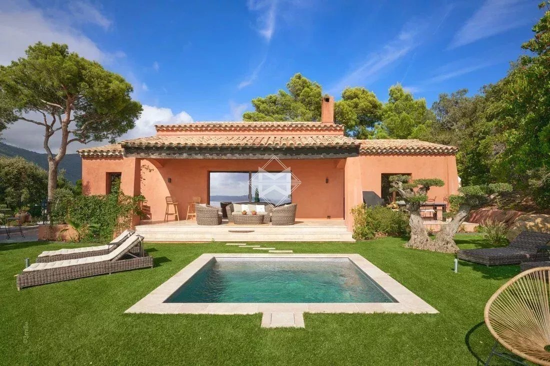 Villa in Le Lavandou, Provence-Alpes-Côte d'Azur, France 3 - 12598580