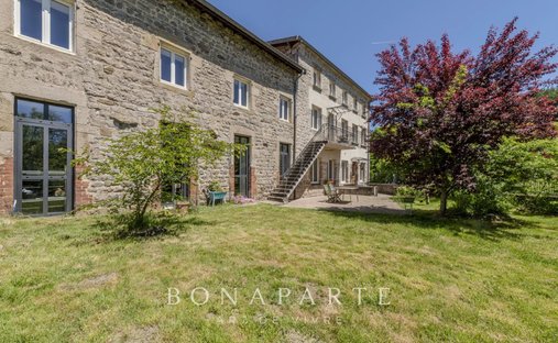 Estate in Jonzieux, Auvergne-Rhône-Alpes, France 1