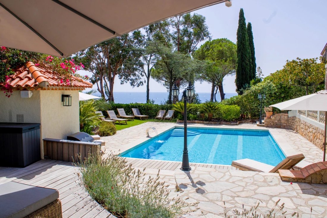 Villa in Les Issambres, Roquebrune-sur-Argens, France 1 - 17332356