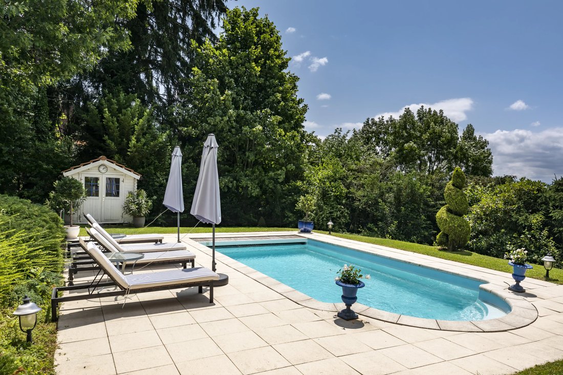 Elegant Villa With Pool And Lake View, Epalinges