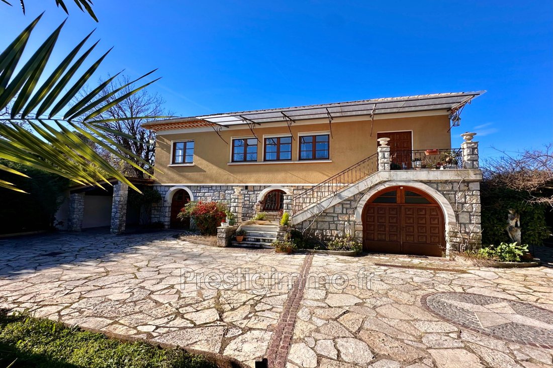 Villa in Nord, Roquefort-les-Pins, France 2 - 17332138