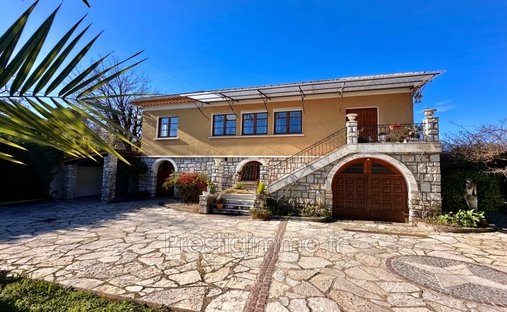 Villa in Nord, Roquefort-les-Pins, France 1