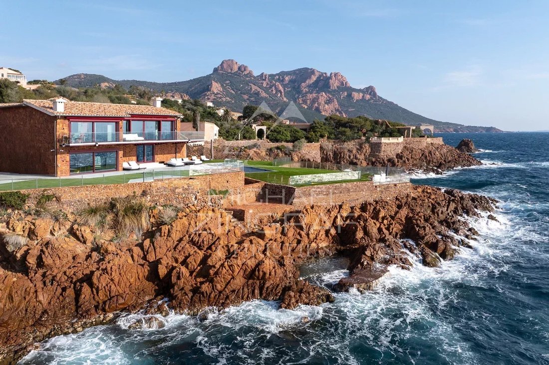 Villa in Le Dramont-Agay-Anthéor-Le Trayas, Saint-Raphaël, France 1 - 14691273