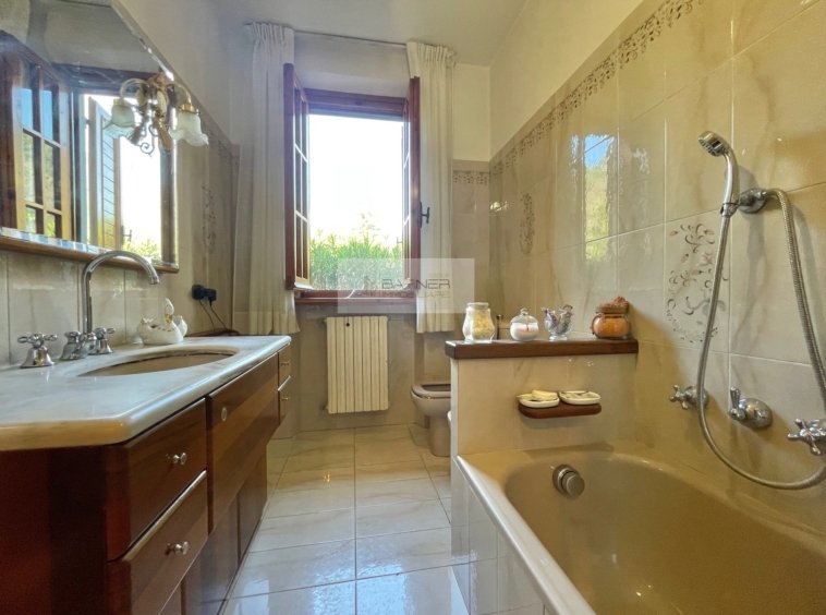 Villa in Camaiore, Tuscany, Italy 2 - 17331360