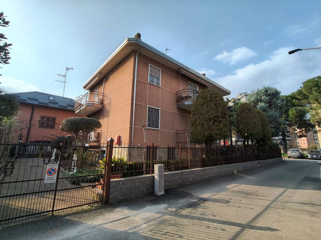 House in Cinisello, Cinisello Balsamo, Lombardy 4 - 17336020