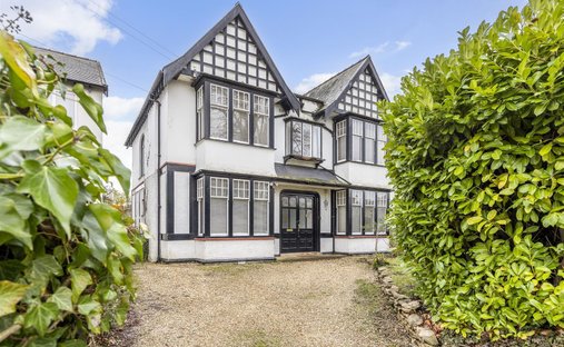 House in Battledown, Charlton Kings, England 1