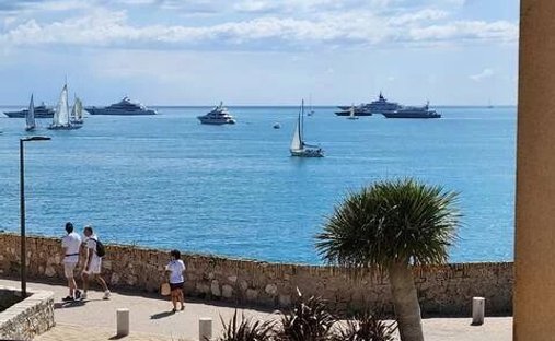 Townhouse in Vieille Ville, Antibes, France 1