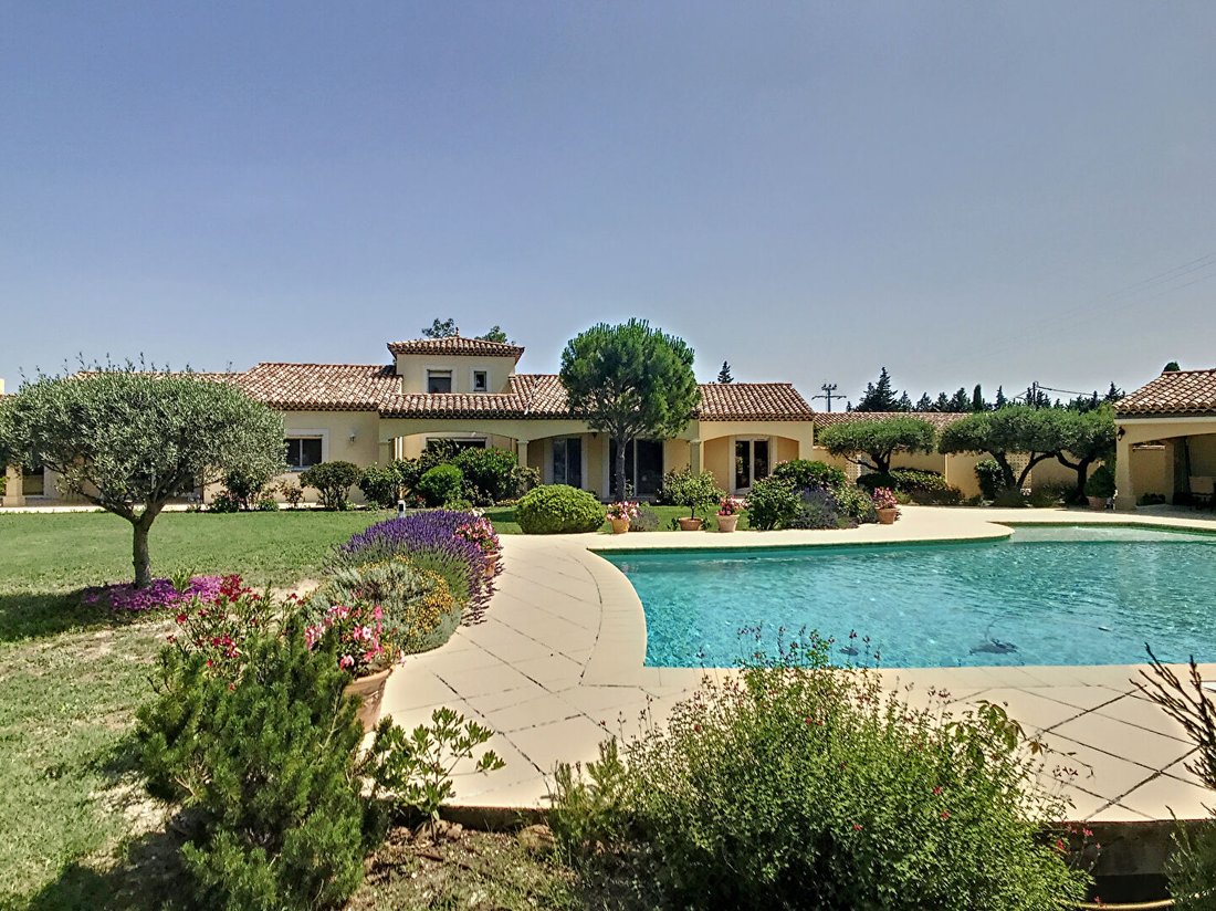 Villa in Est, Rochefort-du-Gard, France 1 - 17335262