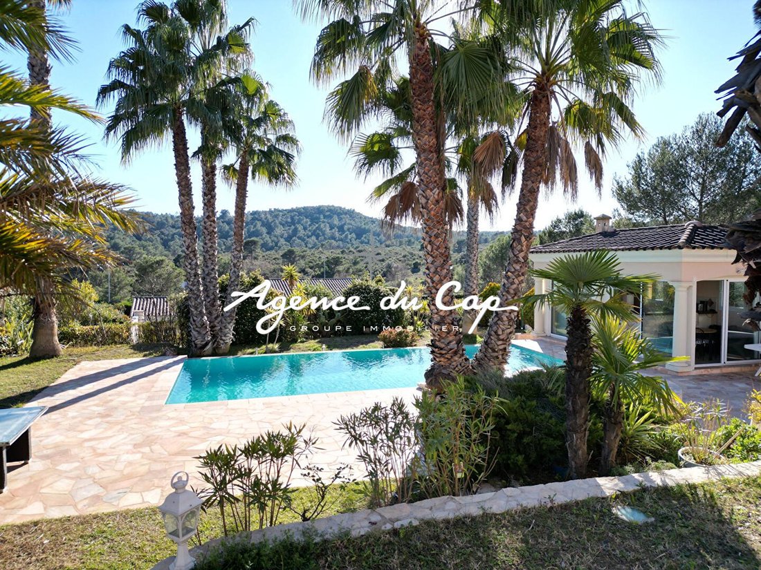 Villa in Le Dramont-Agay-Anthéor-Le Trayas, Saint-Raphaël, France 1 - 17335227