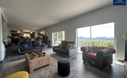 Villa in Bezaudun-sur-Bine, Auvergne-Rhône-Alpes, France 1