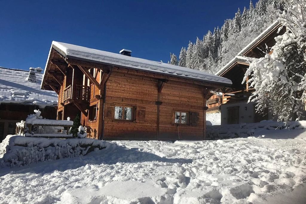 Chalet in Morzine, Auvergne-Rhône-Alpes, France 2 - 17143152
