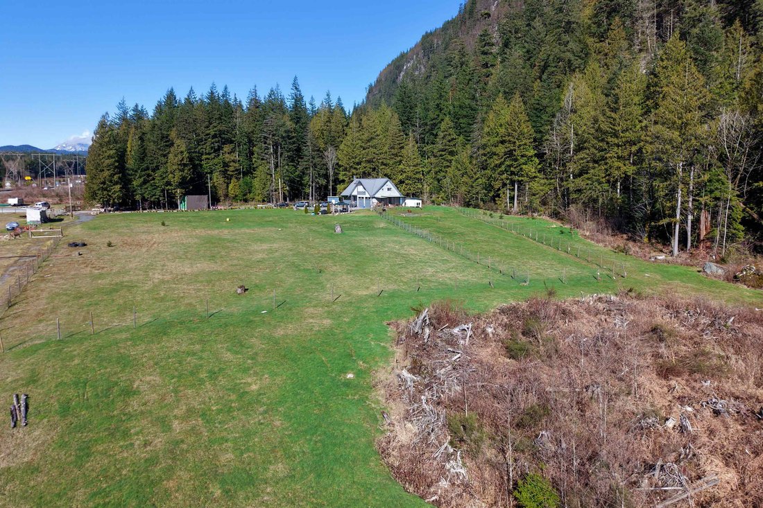House in Squamish, British Columbia, Canada 5 - 17327652