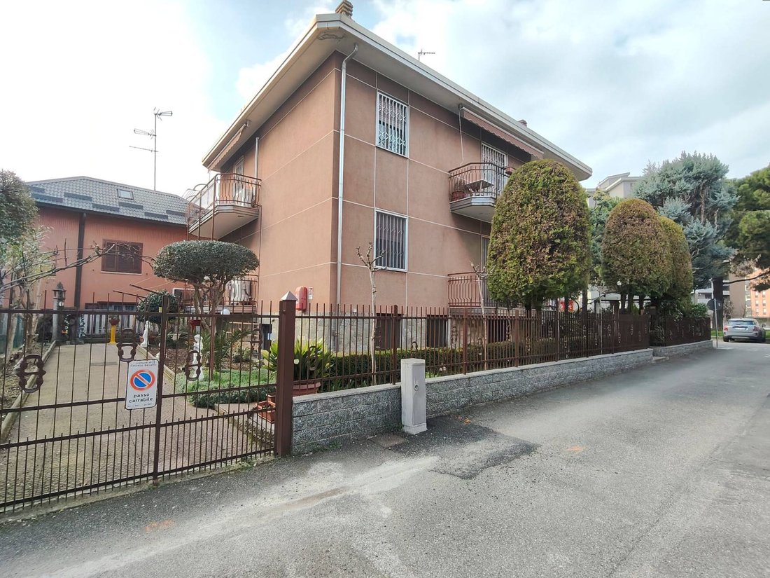 House in Cinisello, Cinisello Balsamo, Lombardy 1 - 17336020