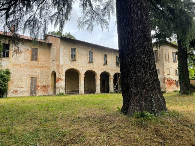 Villa in Mesero, Lombardy, Italy 1 - 17333382