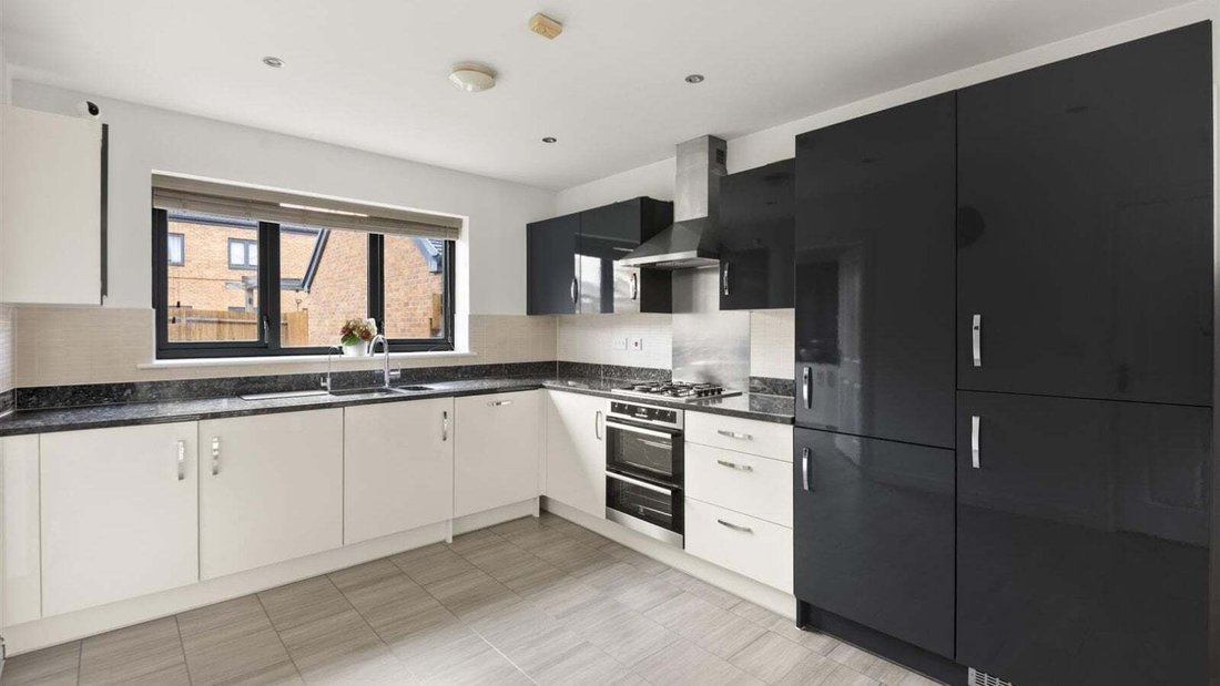House in Uxbridge, Hillingdon, England 2 - 17333208