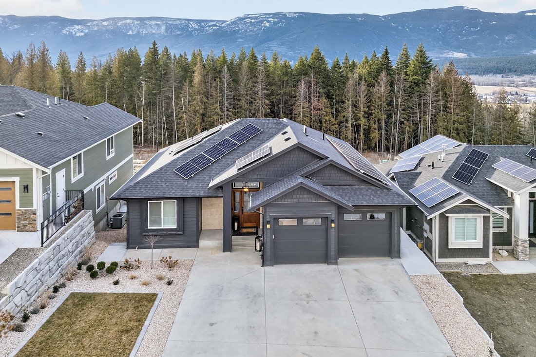 House in Salmon Arm, British Columbia, Canada 2 - 17332981