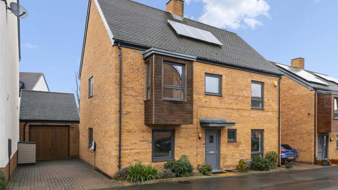 House in Uxbridge, Hillingdon, England 1 - 17333208