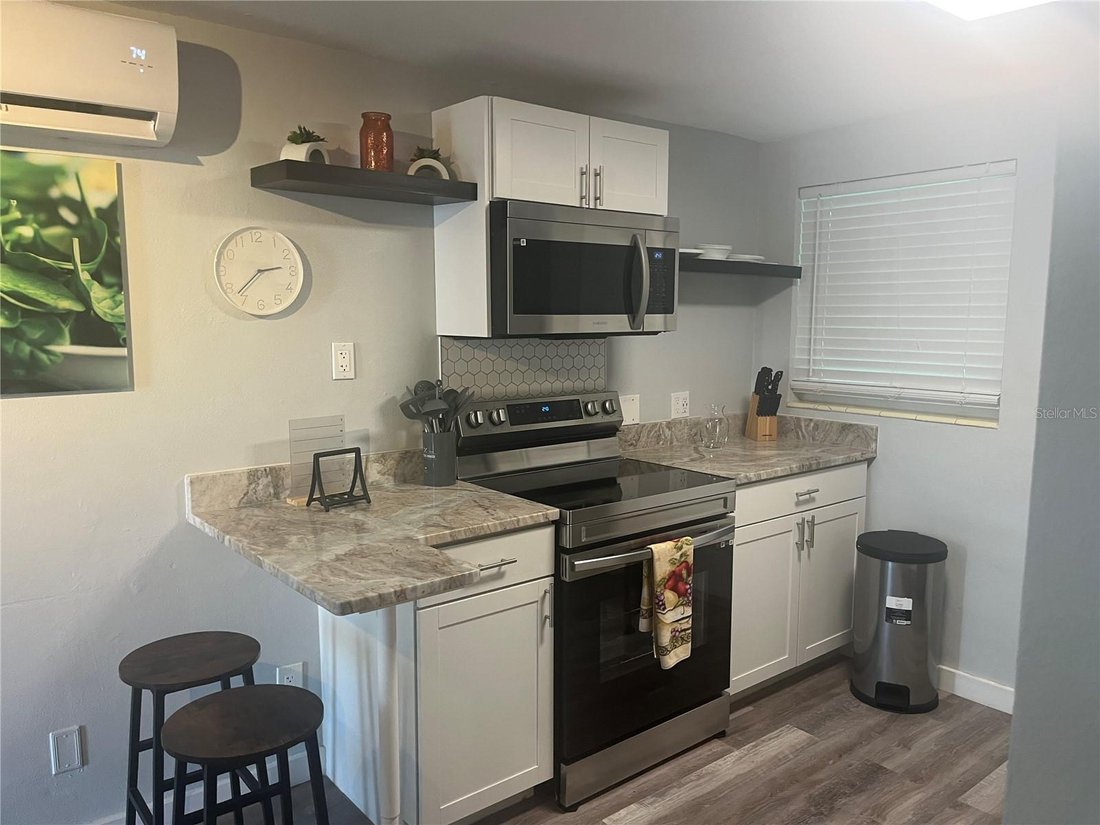 Largo, Florida, United States 2 - 17333544
