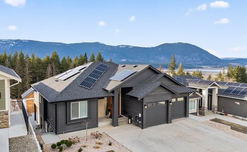 House in Salmon Arm, British Columbia, Canada 1