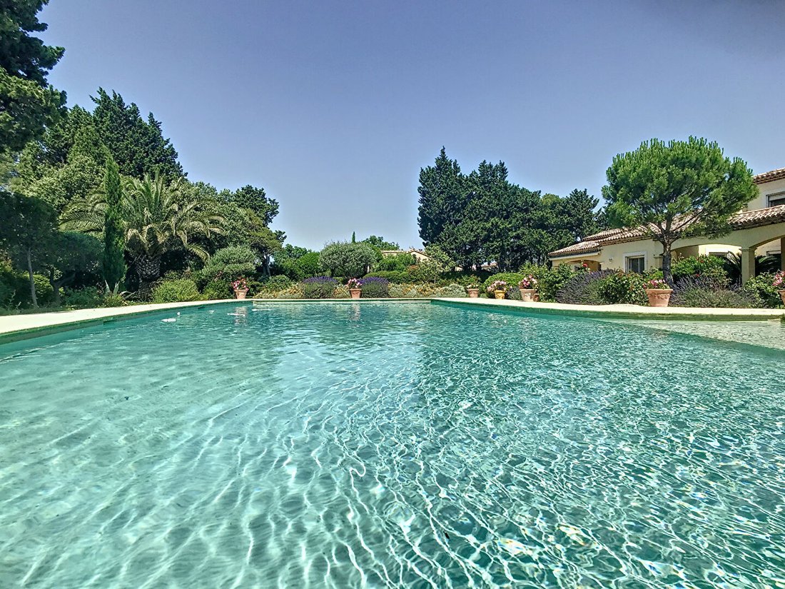 Villa in Est, Rochefort-du-Gard, France 2 - 17335262