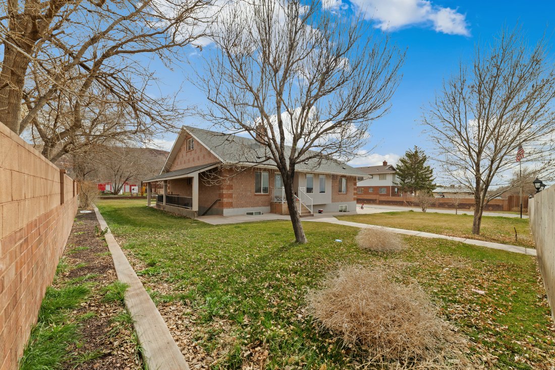 House in Hildale, Utah, United States 2 - 17333669