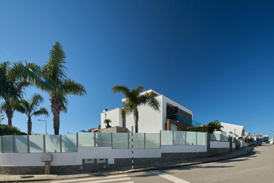 Villa in Charneca de Caparica e Sobreda, Setubal, Portugal 1 - 17332767