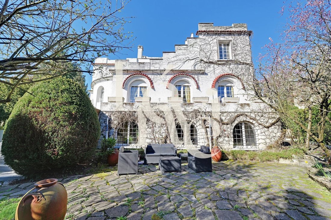 House in Plateau Ouest, Suresnes, France 1 - 17334208