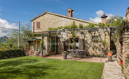 Maisons de campagne à San Leo, Émilie-Romagne, Italie 1