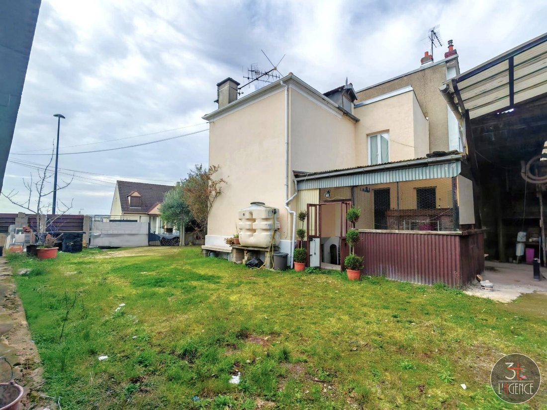 House in Fontenay-sous-Bois, Ile-de-France, France 2 - 17319639