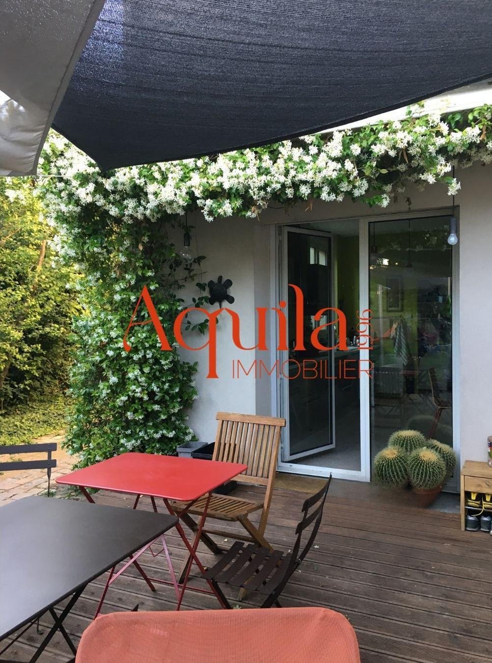 House in Zola - Pressence, Villeurbanne, France 1 - 16659352