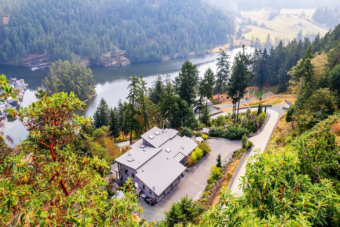 House in Duncan, British Columbia, Canada 2 - 12235951