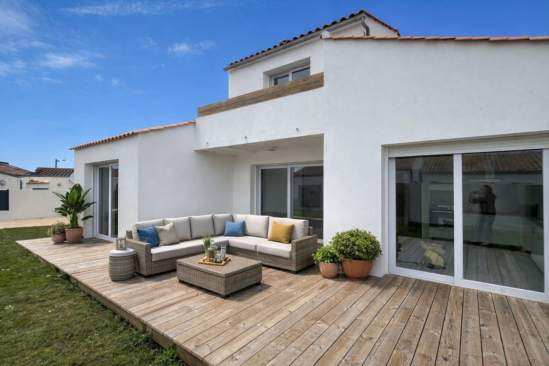 Villa in Saint Gilles Sud, Saint-Gilles-Croix-de-Vie, France 1 - 17335339