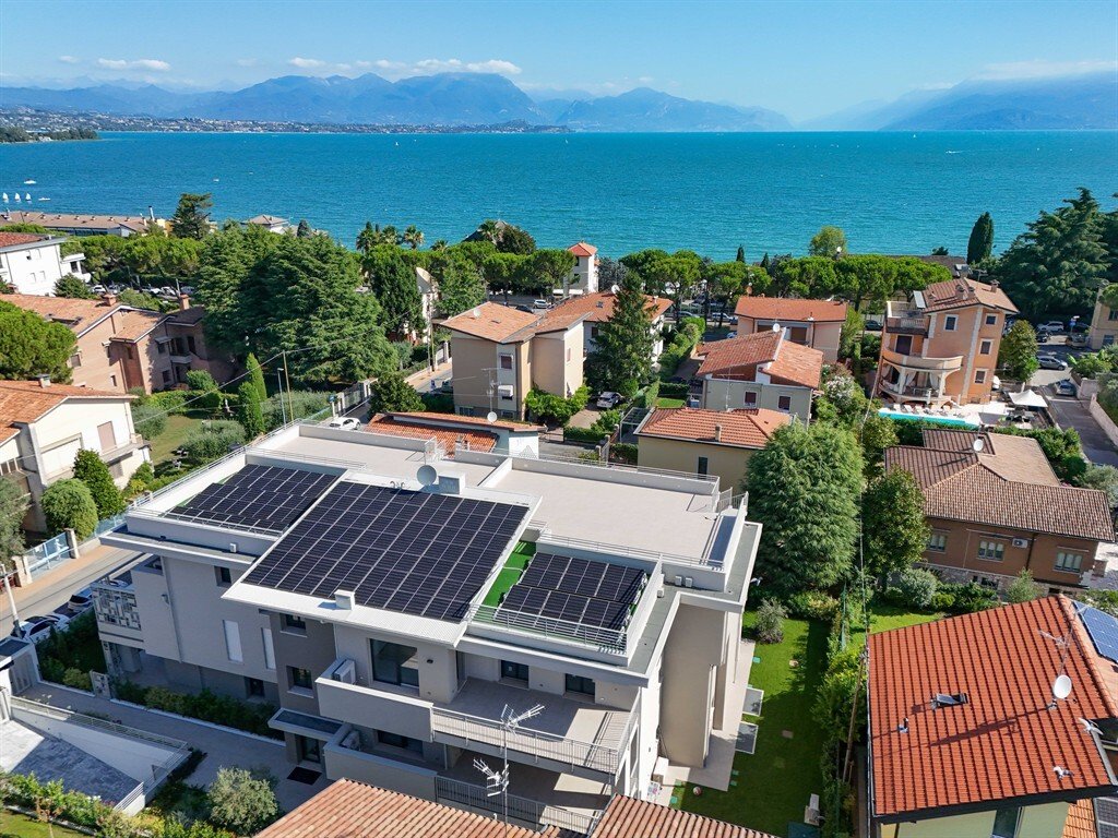 Apartment in Desenzano Centro, Desenzano del Garda, Lombardy 2 - 17334242