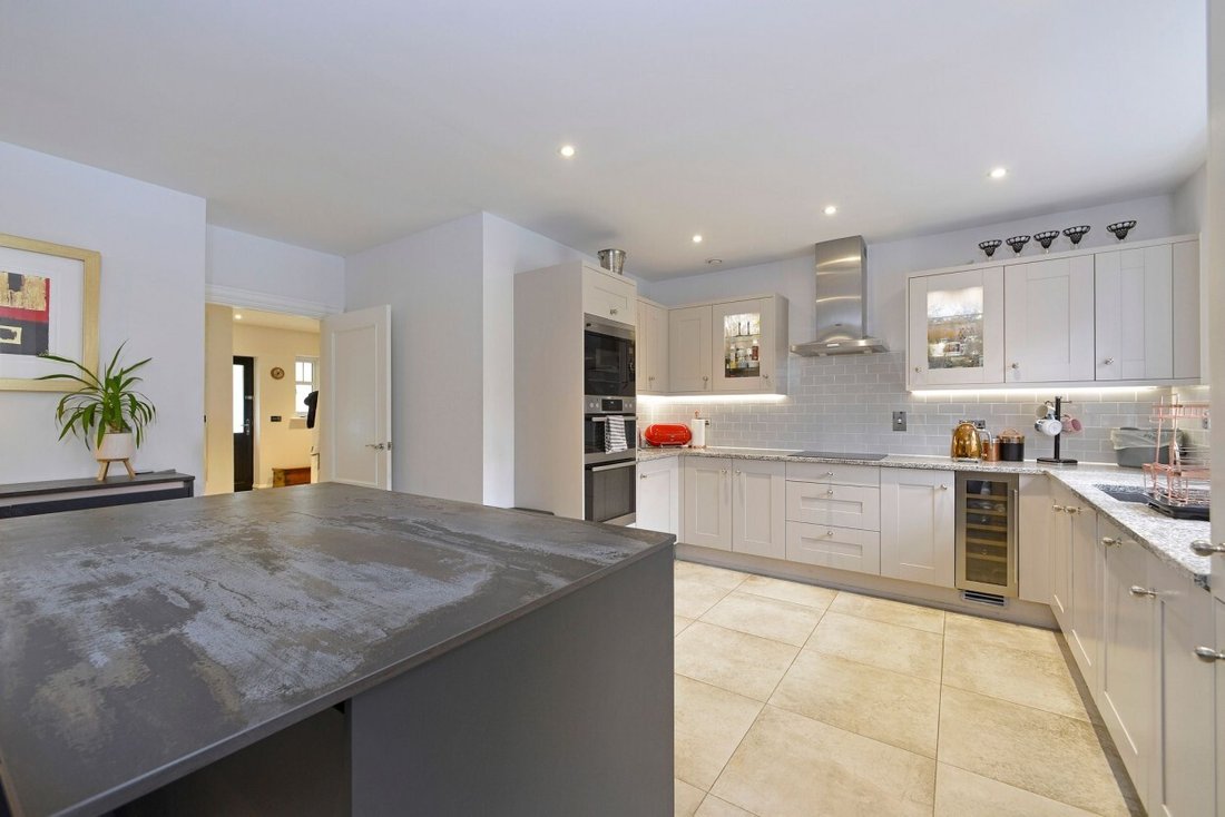 House in Cranleigh, England 2 - 17333595