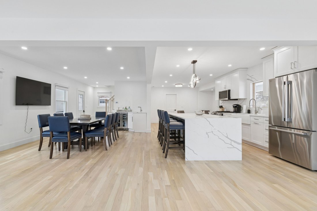 Hampton Bays, New York, United States 3 - 17335429