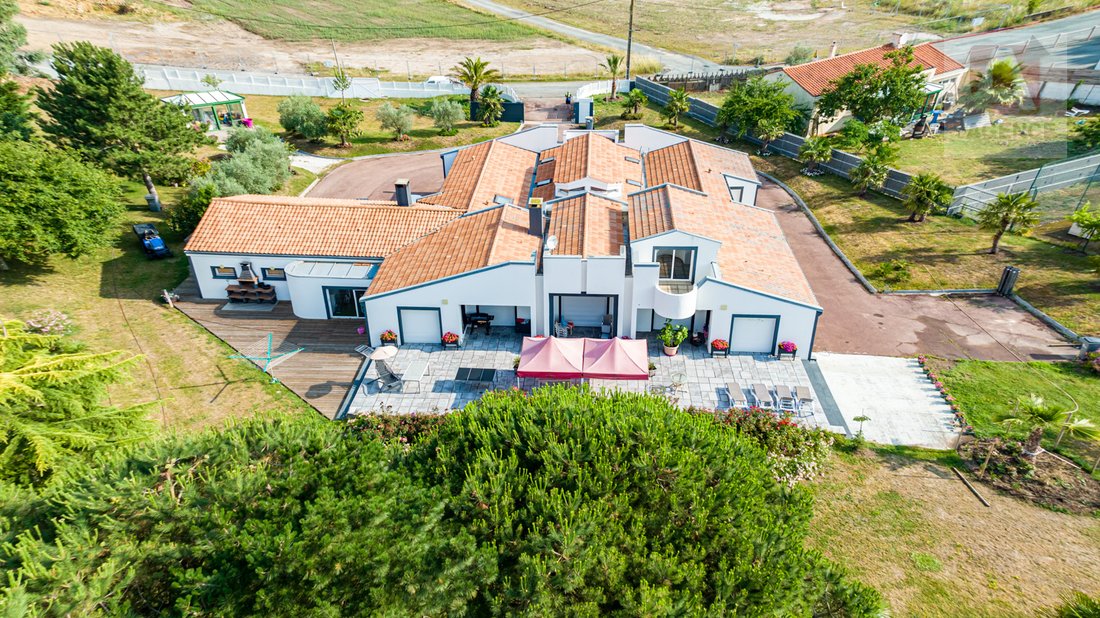 Villa in Saint-Reverend, Pays de la Loire, France 1 - 17335263